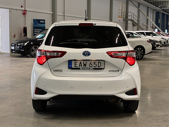 Toyota Yaris 4 of 5