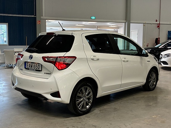Toyota Yaris 3 of 5