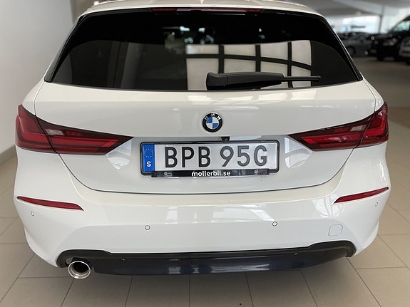 BMW 118i 4 of 5