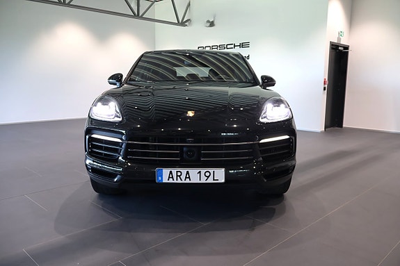 Porsche Cayenne 2 of 5
