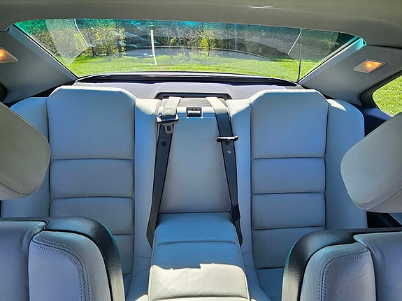 BMW 850i 11 of 17