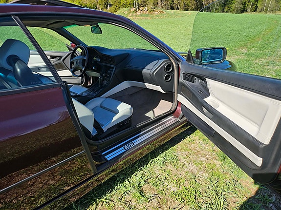 BMW 850i 9 of 17