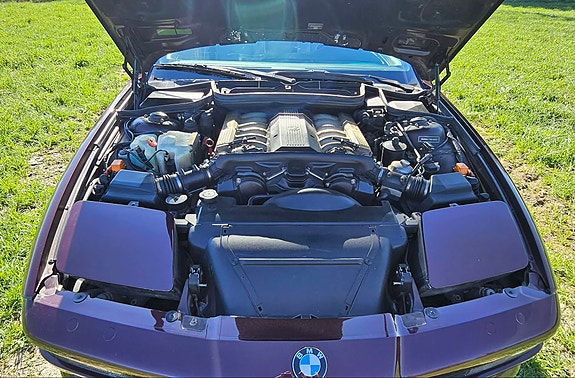 BMW 850i 17 of 17