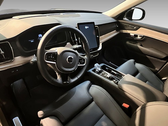 Volvo XC90 7 of 8