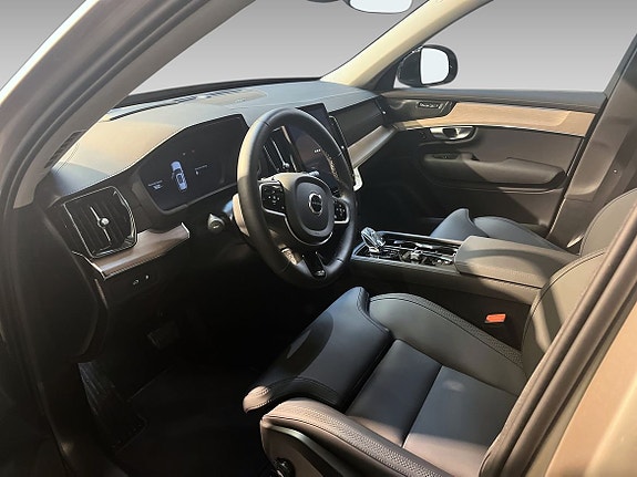 Volvo XC90 6 of 8