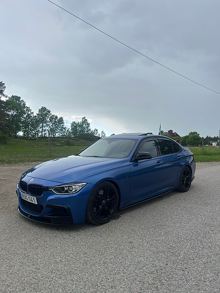 BMW 328i 2 of 11