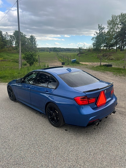 BMW 328i 3 of 11