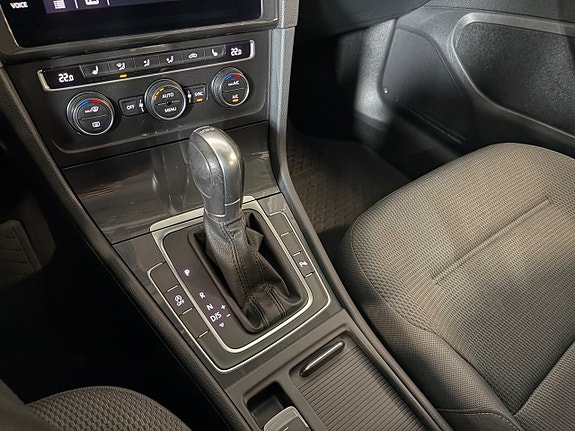 Volkswagen Golf VII 11 of 15