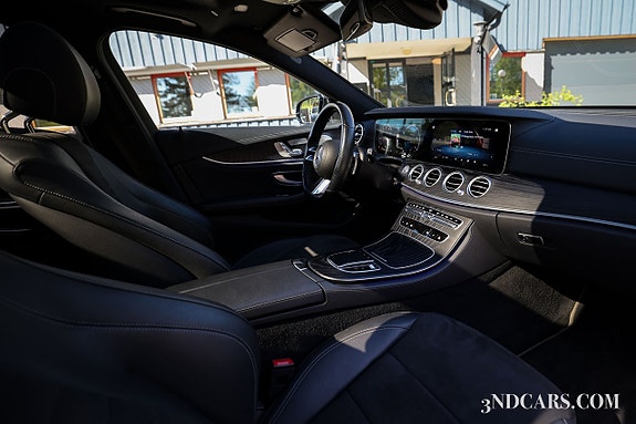 Mercedes-Benz E400 22 of 25
