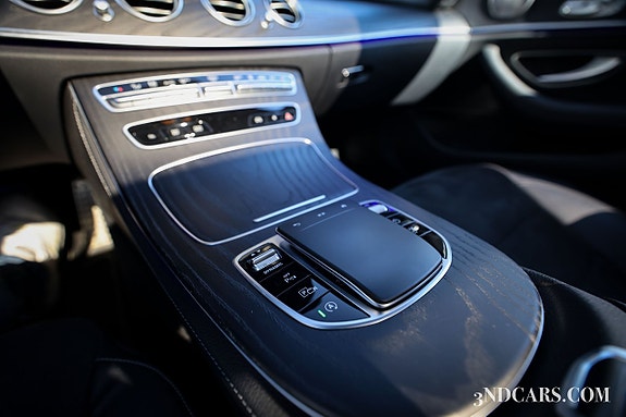 Mercedes-Benz E400 12 of 25