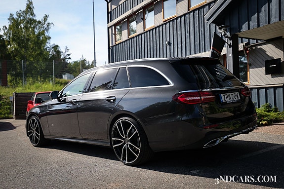 Mercedes-Benz E400 6 of 25