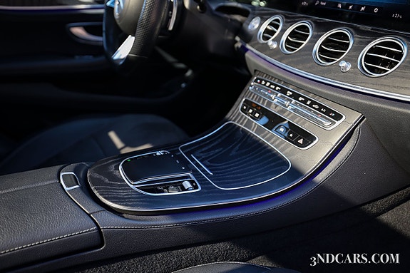 Mercedes-Benz E400 23 of 25
