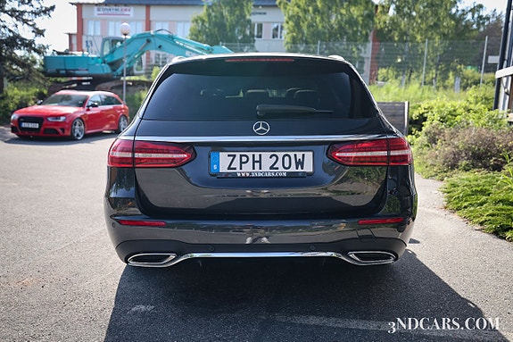 Mercedes-Benz E400 5 of 25