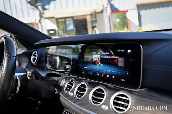 Mercedes-Benz E400 24 of 25