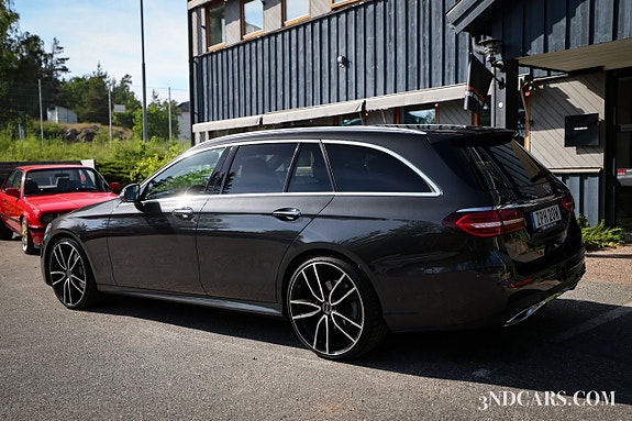 Mercedes-Benz E400 25 of 25