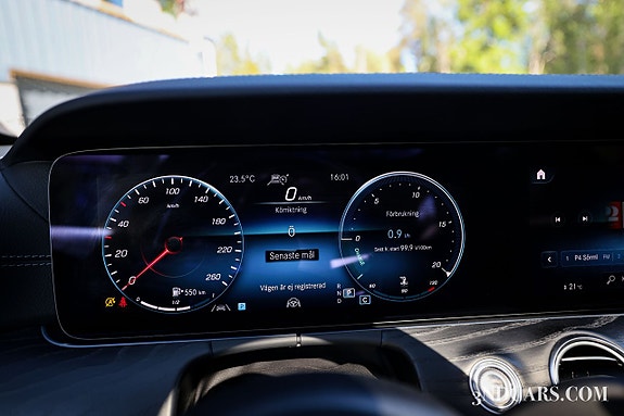 Mercedes-Benz E400 10 of 25