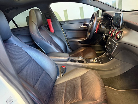 Mercedes-Benz CLA45 14 of 22