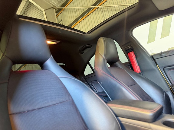 Mercedes-Benz CLA45 13 of 22
