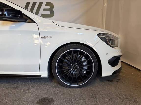 Mercedes-Benz CLA45 8 of 22