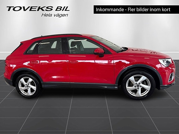 Audi Q3 2 of 5