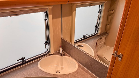Fendt Saphir 540 TF Markis med väggar Besiktigad välvårdad Queenbed 21 of 21