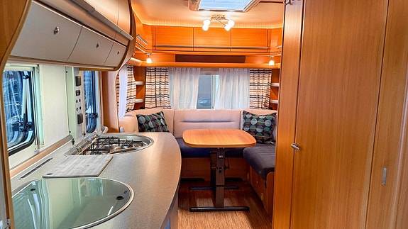 Fendt Saphir 540 TF Markis med väggar Besiktigad välvårdad Queenbed 8 of 21