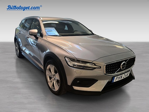 Volvo V60 Cross Country 3 of 8