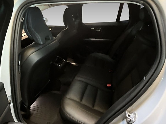 Volvo V60 Cross Country 6 of 8