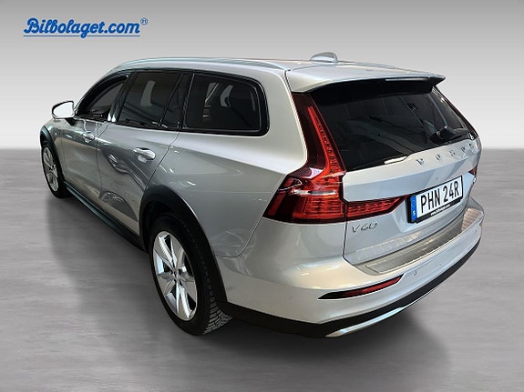 Volvo V60 Cross Country 5 of 8