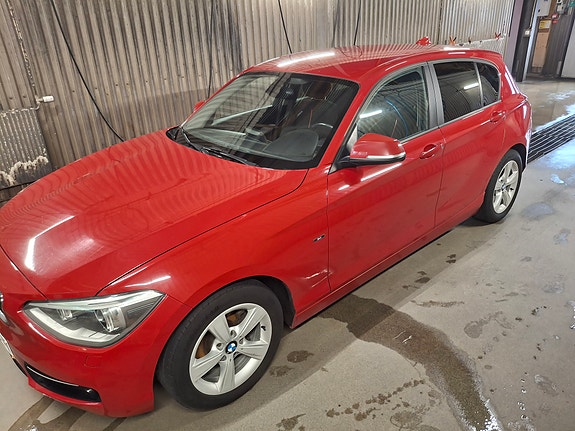 BMW 118d 3 of 5