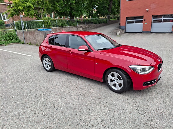 BMW 118d 2 of 5