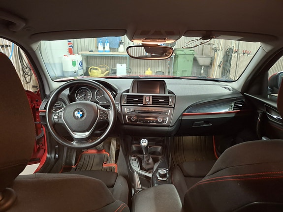 BMW 118d 4 of 5