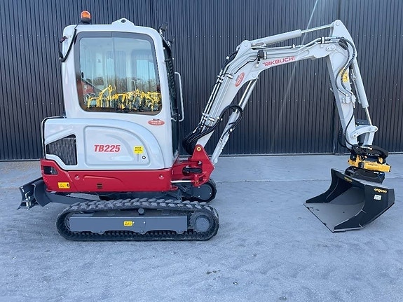 Takeuchi TB 225 / EC204 / MIG 2 / S40 2 of 5