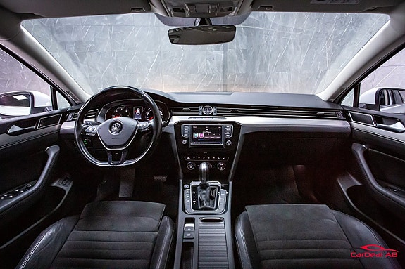Volkswagen Passat 14 of 28