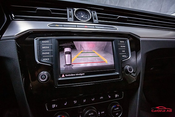 Volkswagen Passat 25 of 28