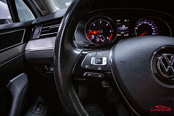 Volkswagen Passat 22 of 28