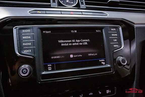 Volkswagen Passat 26 of 28