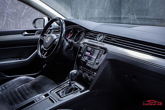 Volkswagen Passat 15 of 28