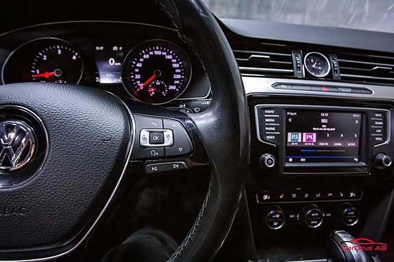 Volkswagen Passat 23 of 28