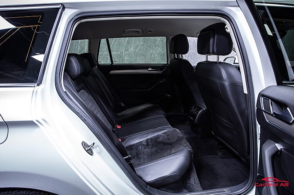 Volkswagen Passat 18 of 28