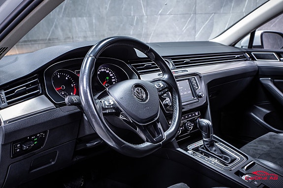 Volkswagen Passat 12 of 28