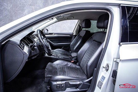 Volkswagen Passat 10 of 28