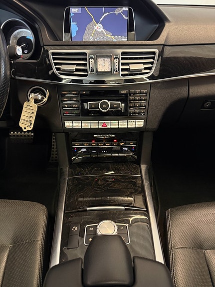 Mercedes-Benz E400 14 of 15