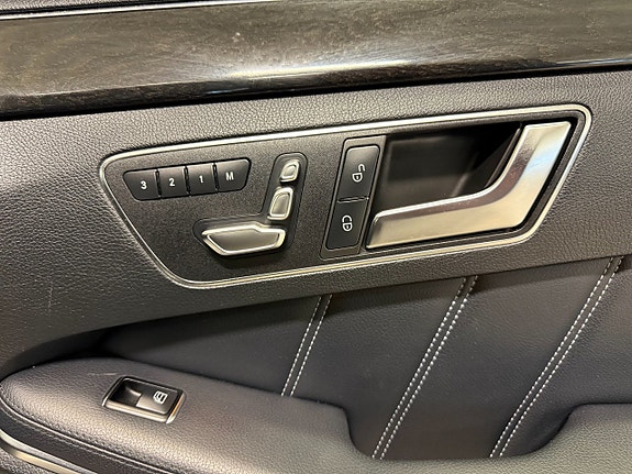 Mercedes-Benz E400 13 of 15