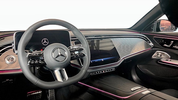 Mercedes-Benz E300 7 of 11