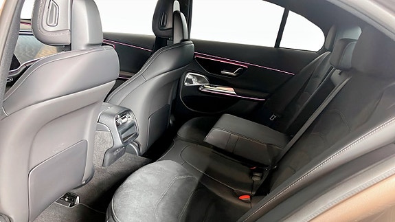 Mercedes-Benz E300 8 of 11