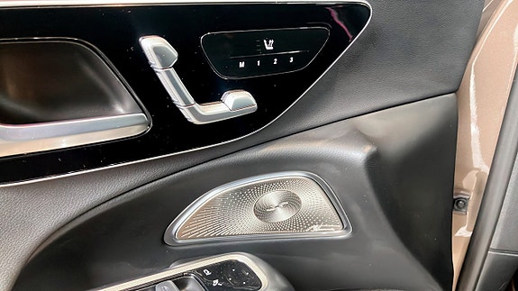 Mercedes-Benz E300 6 of 11