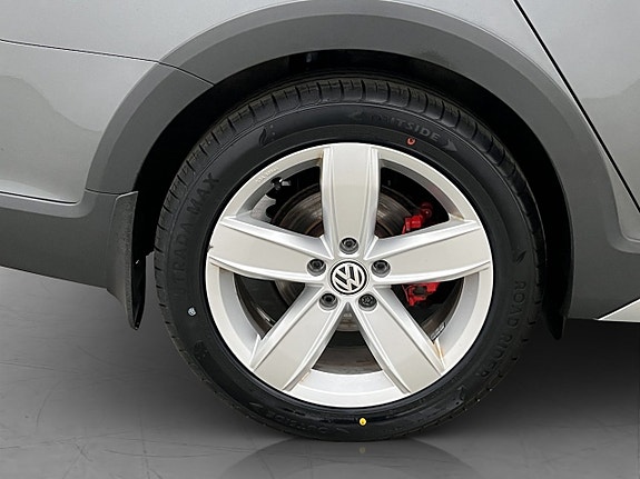 Volkswagen Golf Alltrack 29 of 30