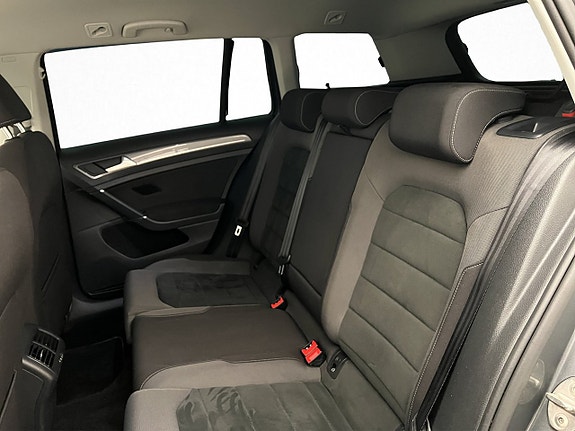 Volkswagen Golf Alltrack 26 of 30