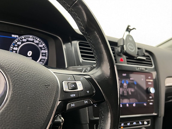 Volkswagen Golf Alltrack 16 of 30